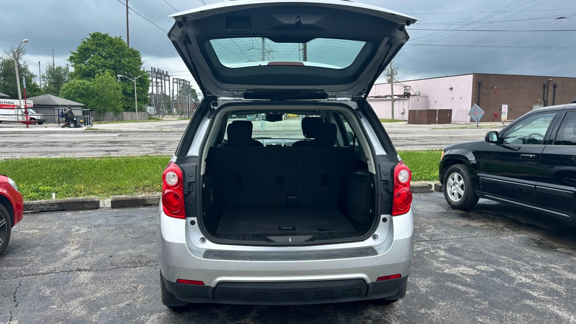 2014 Silver /GRAY Chevrolet Equinox (2GNALAEK1E6) with an 2.4L L4 DOHC 16V engine, 4-Speed Automatic Overdrive transmission, located at 2710A Westlane Rd., Indianapolis, IN, 46268, (317) 291-2000, 39.885670, -86.208160 - Photo#6